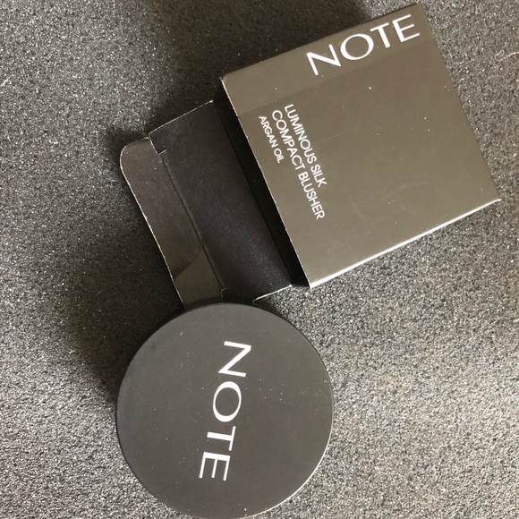 Note Cosmetics Luminous Silk Compact Blusher - Picture 2 of 8